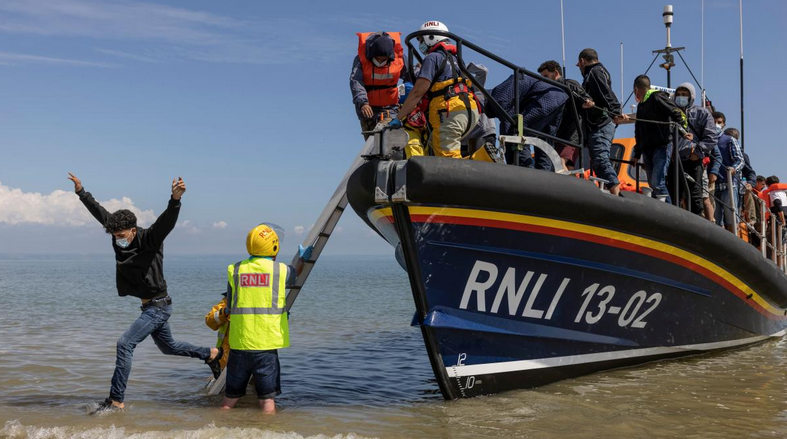 Migration Watch UK Blog  BOAT TRACKING STATION - Illegal maritime